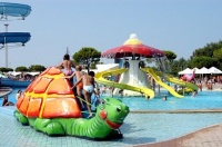 Gardaland Utazás a felhőtlen szórakozás