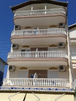 Zeusz Apartmanház ***
